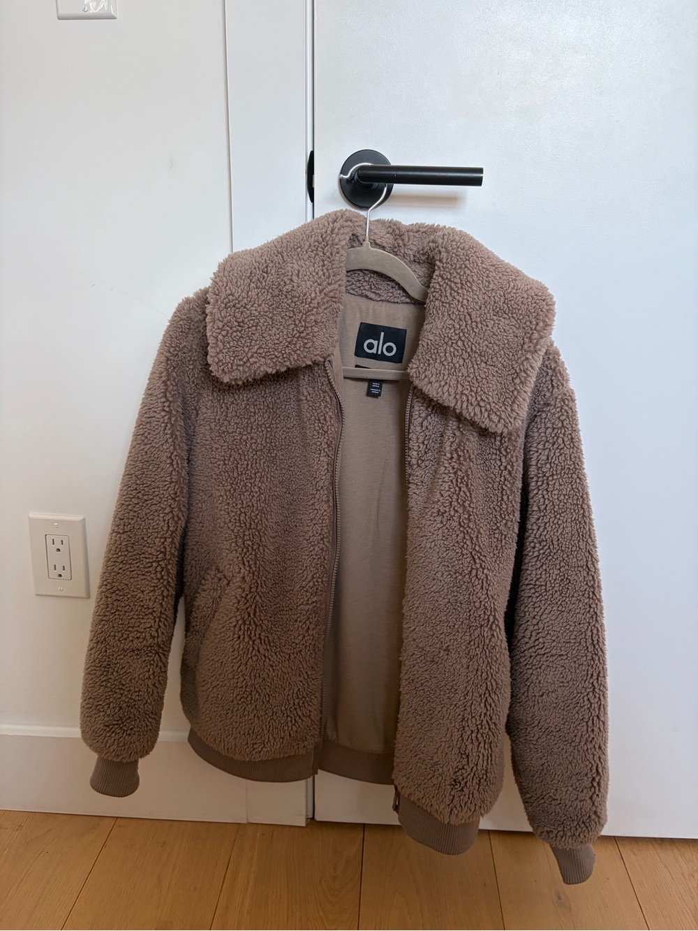 Alo Cozy Sherpa Jacket in Taupe